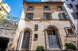 Independent residence in the heart of Rome, offering unparalleled charm and