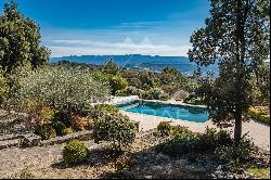 PROPERTY WITH PANORAMIC VIEWS OF THE LUBERON