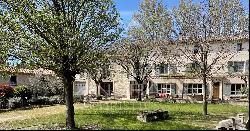 Exclusivity. Isle sur la Sorgue. Charming old farmhouse.