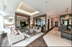 Beautiful renovated three-bedroom apartment in heart of Mayfair