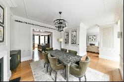 Beautiful renovated three-bedroom apartment in heart of Mayfair