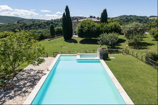 Exquisite renovation of this period farmhouse on the unspoiled hills of Todi