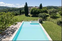 Exquisite renovation of this period farmhouse on the unspoiled hills of Todi