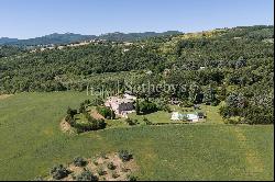 Exquisite renovation of this period farmhouse on the unspoiled hills of Todi