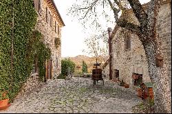 Exquisite renovation of this period farmhouse on the unspoiled hills of Todi