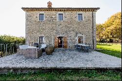 Exquisite renovation of this period farmhouse on the unspoiled hills of Todi