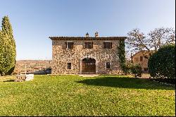 Exquisite renovation of this period farmhouse on the unspoiled hills of Todi