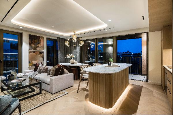 Lateral three-bedroom penthouse in Soho