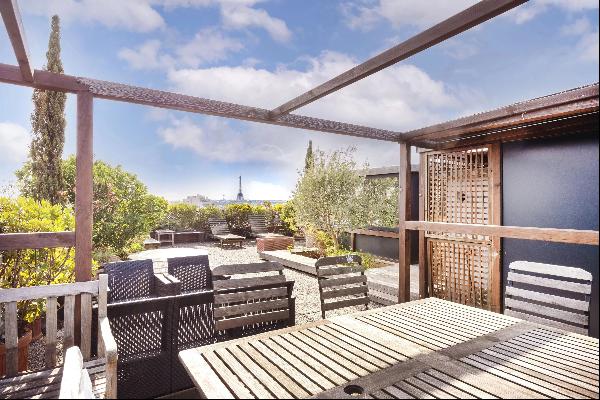 Paris 17th District - Pereire. Penthouse with panoramic rooftop terrace.