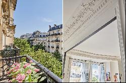 Paris 16th District – A beautifully appointed 3-bed apartment
