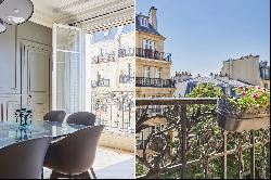 Paris 16th District – A beautifully appointed 3-bed apartment