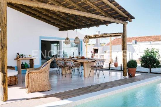 Refurbished villa with pool in Comporta