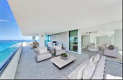 Luxurious Two-Story Penthouse Retreat in Isla Verde