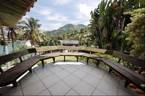 House with a privileged view of Ilha Grande