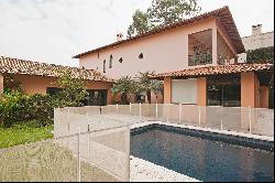 Cozy house with a garden and a pool