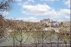 Paris 4th District - An ideal pied a terre