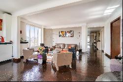 Saint-Cloud - A 4-bed apartment with a terrace