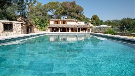 Nice finca with pool for sale on the outskirts of Calvia, Majorc, Calvia 07184