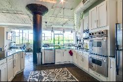 Rustic and Modern 1 Bedroom, 1 Bath Condo in Historic Dallas Landmark