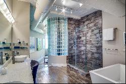 Rustic and Modern 1 Bedroom, 1 Bath Condo in Historic Dallas Landmark