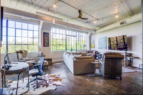 Rustic and Modern 1 Bedroom, 1 Bath Condo in Historic Dallas Landmark