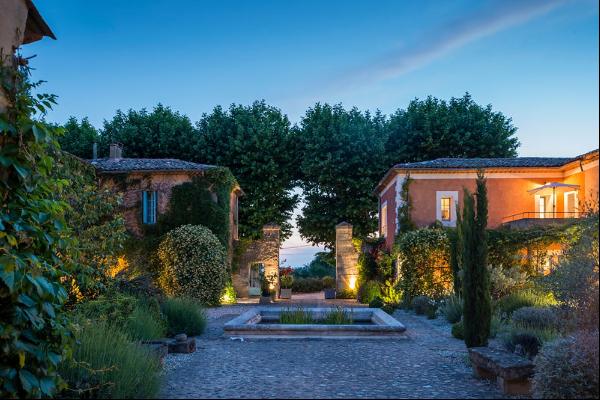 Old, 4 star, wine property 7 km from Uzès