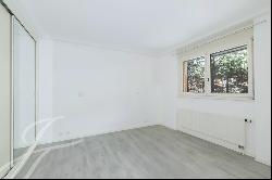 6.5 room flat with terrace and garden - 3 indoor parking space included.