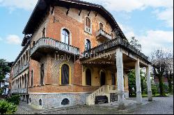 Refined apartment in the historical center of Arona