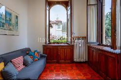 Refined apartment in the historical center of Arona ...