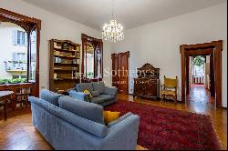 Refined apartment in the historical center of Arona ...