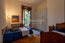 Refined apartment in the historical center of Arona ...