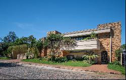 Residence located in the Mariscal Estigarribia Neighborhood.