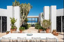 Villa on the first line with sea views and tourist license in Caló d'en Real