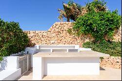 Villa on the first line with sea views and tourist license in Caló d'en Real