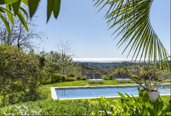 Mediterranean escape: Stunning villa in Vence with pool and sea views.