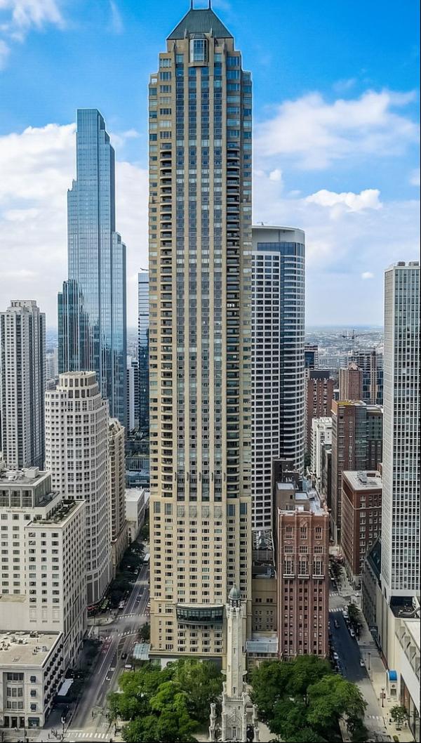 800 N MICHIGAN Avenue 5003