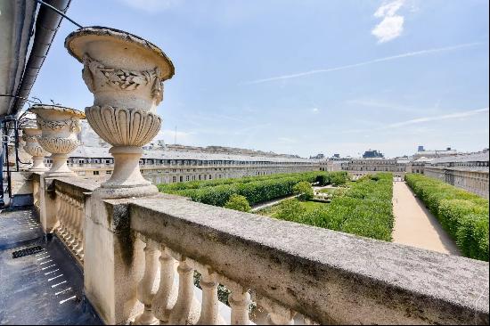 Unique in Paris, overlooking the gardens of the Palais Royal