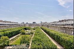 Unique in Paris, overlooking the gardens of the Palais Royal