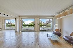 Paris 16th District – A 2-bed apartment enjoying a panoramic view