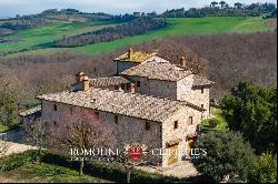 Umbria - HISTORIC COUNTRY HOUSE WITH PANORAMIC VIEWS OF TODI FOR SALE