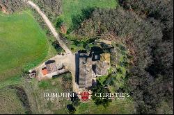 Umbria - HISTORIC COUNTRY HOUSE WITH PANORAMIC VIEWS OF TODI FOR SALE