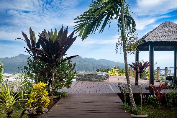 TAHITI - beautiful family home with breathtaking views and studio apartment