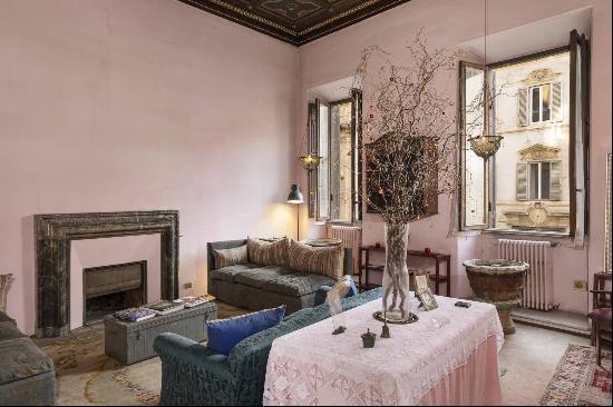 Apartment in noble palace in Piazza Campitelli