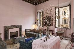 Apartment in noble palace in Piazza Campitelli