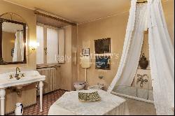 Apartment in noble palace in Piazza Campitelli