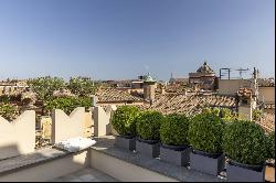 Striking Penthouse Embracing the splendor of Rome