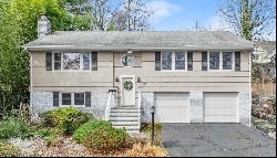 152 Valley Road, Greenwich CT 06807
