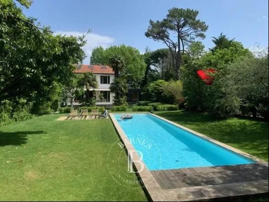 PABLO - Splendid renovated villa located in the heart of le Parc d'hiver, with heated swim