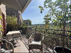 Lovely house with views of the Pyrenees