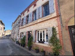 Lovely house with views of the Pyrenees